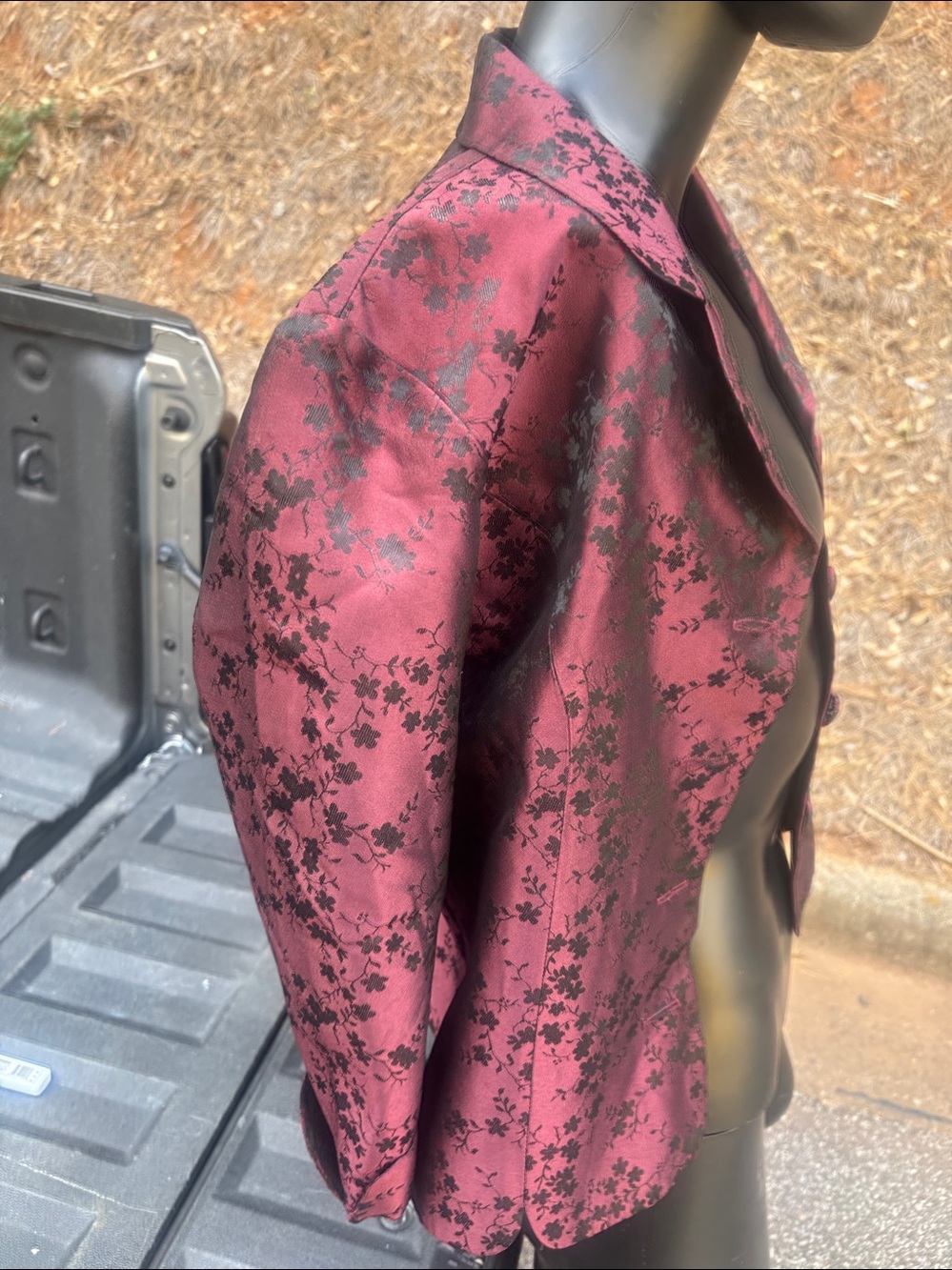 Leslie Fay Burgundy and Black Floral Jacquard Blazer - Picture 6 of 8